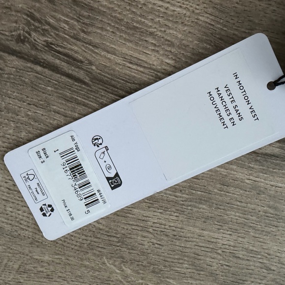 ALO Yoga Black In Motion Vest - Picture 2 of 4